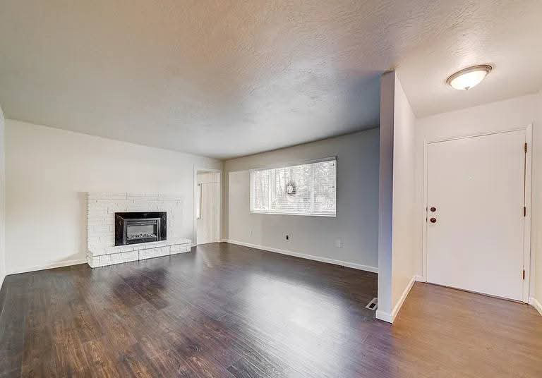 Fireplace-with-front-door Fireplace-with-front-door