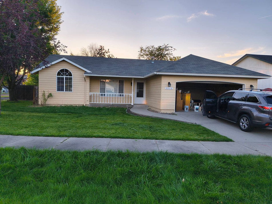 Home-in-neighborhood-with-green-grass Home-in-neighborhood-with-green-grass