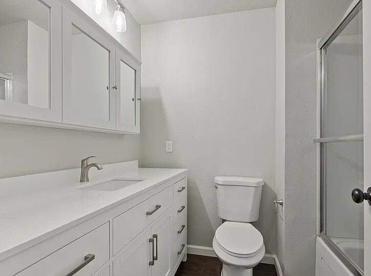 White-clean-bathroom White-clean-bathroom